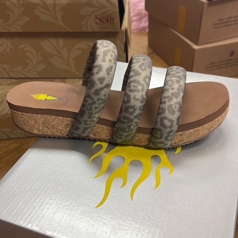 Volatile sandal
